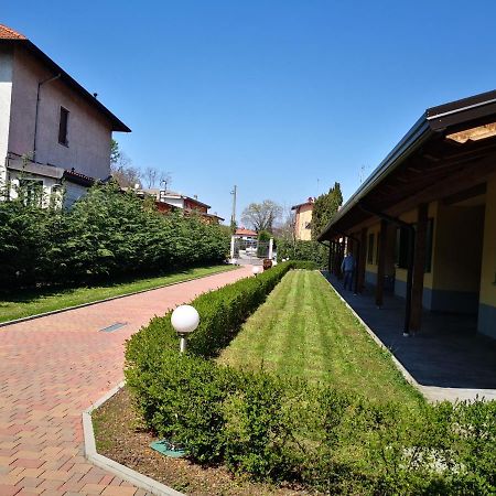 Orange Motel Верджате Екстер'єр фото