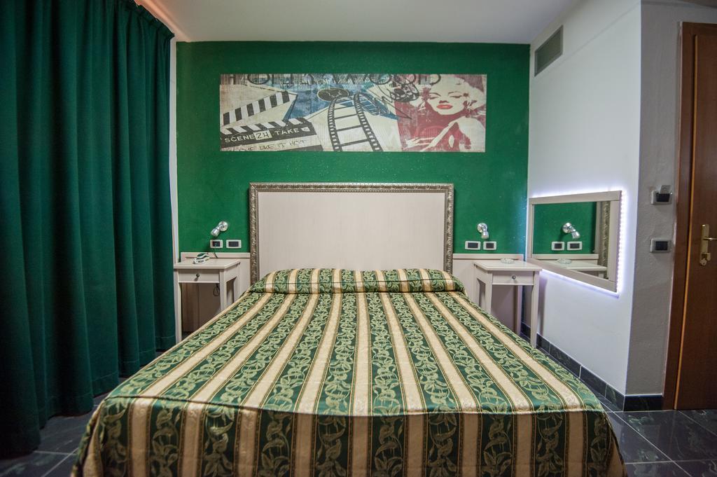 Orange Motel Верджате Екстер'єр фото