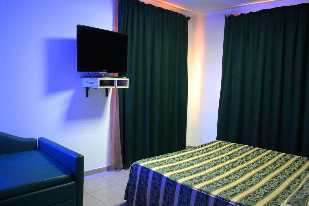 Orange Motel Верджате Екстер'єр фото
