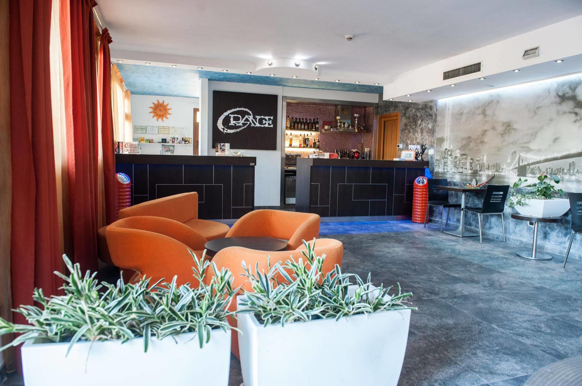 Orange Motel Верджате Екстер'єр фото