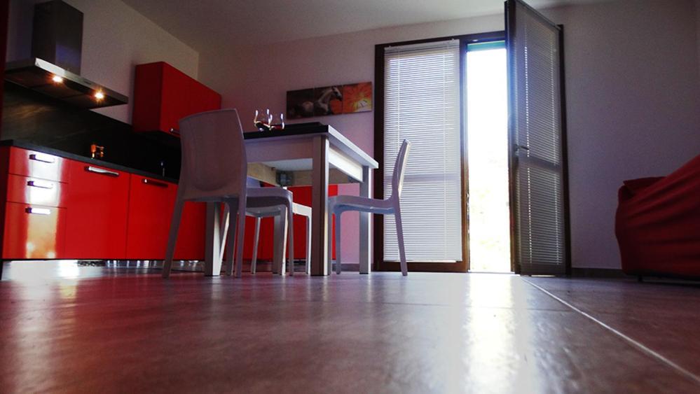 Orange Motel Верджате Екстер'єр фото