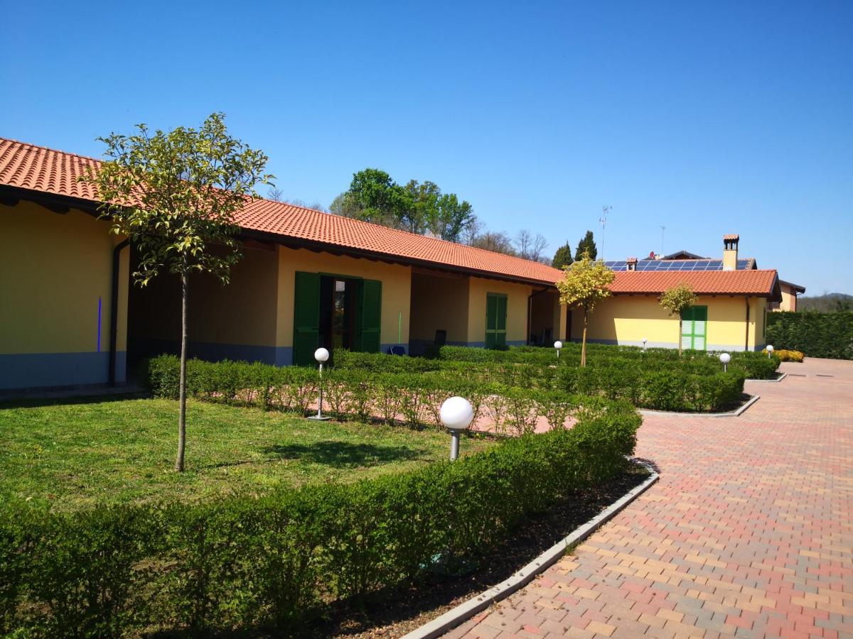 Orange Motel Верджате Екстер'єр фото